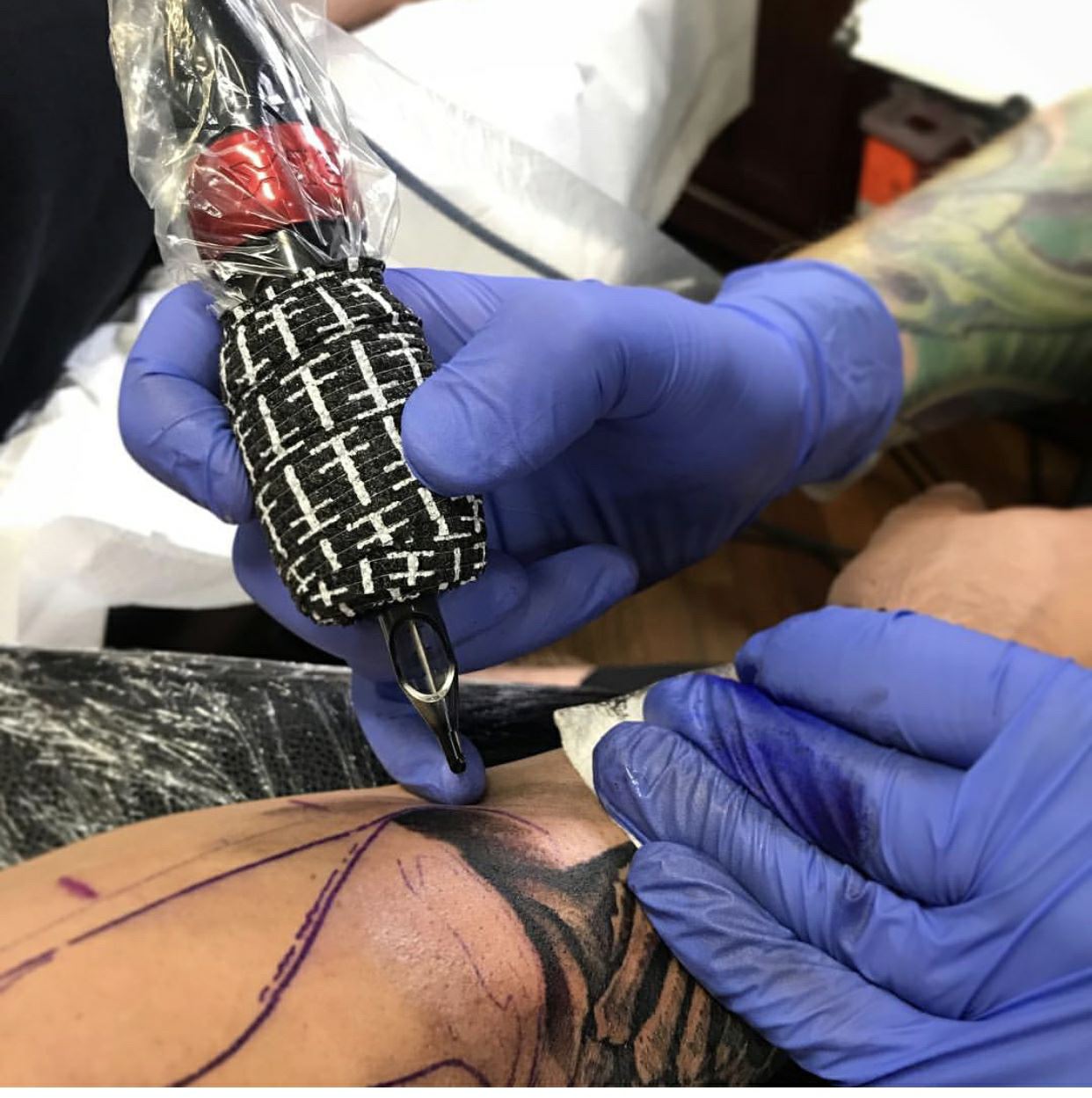 Tatuaj pentru armă de prindere a pistolului cu bandă adezivă bandaj